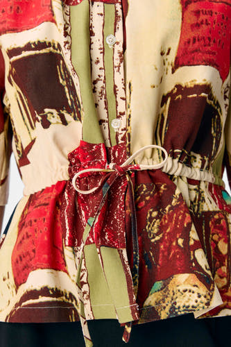 Chemise multicolore à manches courtes d'OBJECT, avec un motif abstrait et des détails de rayures à la taille.