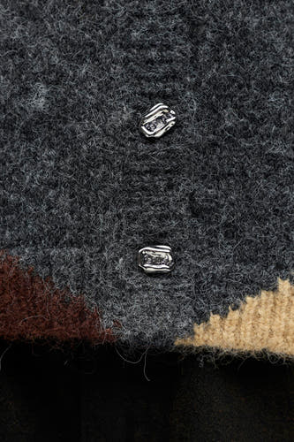 Grijs gilet van OBJECT, met een losse textuur en zilverkleurige sierknopen.
