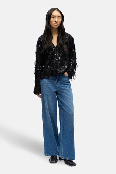 Zwarte blouse met lange mouwen van OBJECT, met pailletten en franjes.
