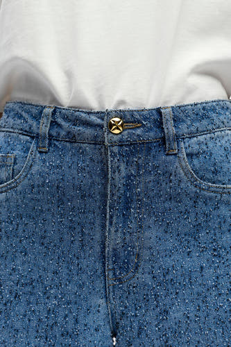 Jean en denim bleu marine d'Object avec une texture tachetée et un bouton doré.