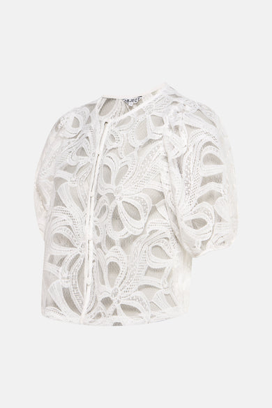 Witte blouse met korte mouwen van OBJECT, met een verfijnd bloemenpatroon van kant.
