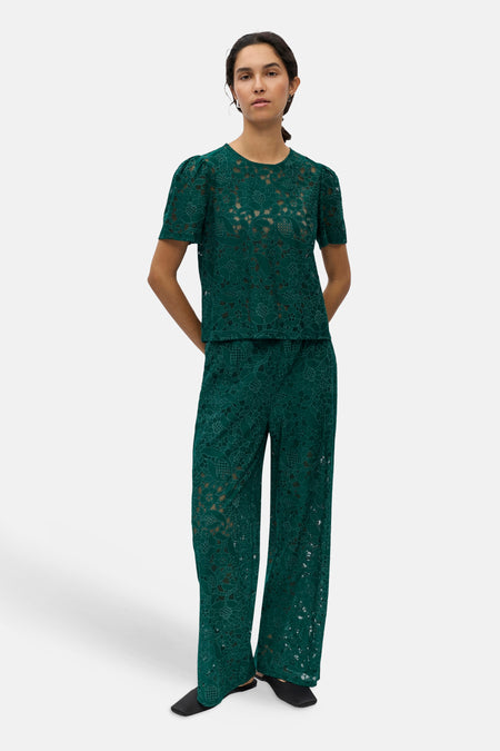 Groene kanten top met korte mouwen van OBJECT, met bloemenpatroon en bijpassende broek.