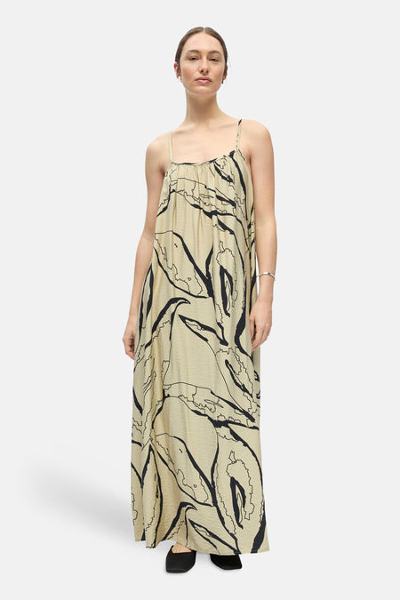Robe beige sans manches de OBJECT avec imprimé à feuilles abstraites noires et texture subtile.