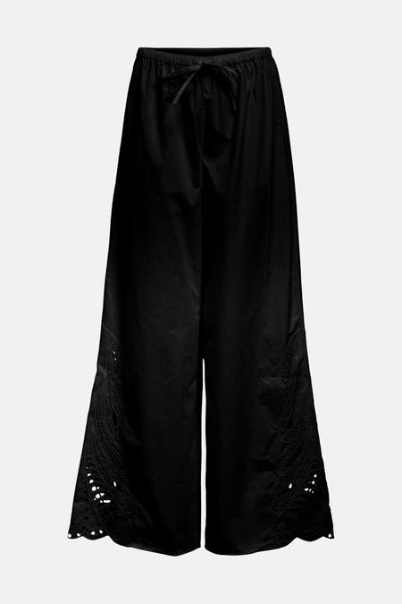 Zwarte wijde broek van OBJECT met elastische tailleband, trekkoord en opengewerkt borduursel aan de pijpen.
