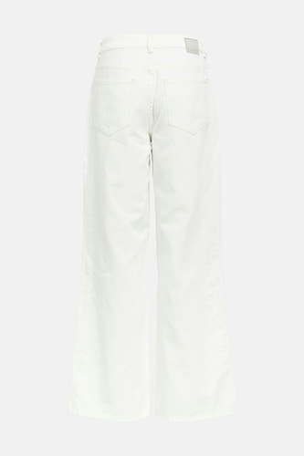 Witte gekleurde jeans van OBJECT, achteraanzicht met wijde pijpen en twee achterzakken.