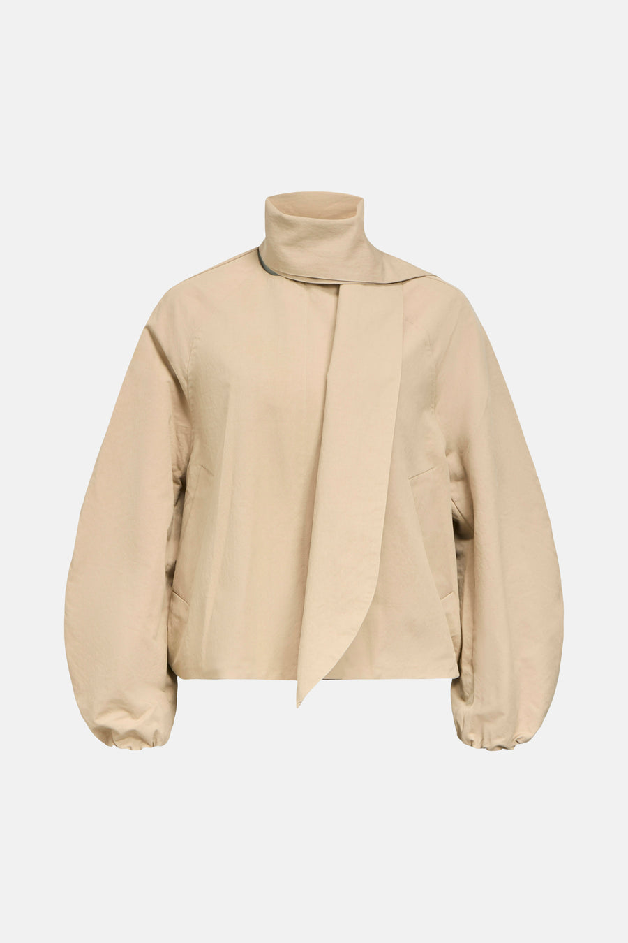 Manteau beige d'OBJECT avec un col montant et de longues manches volumineuses.
