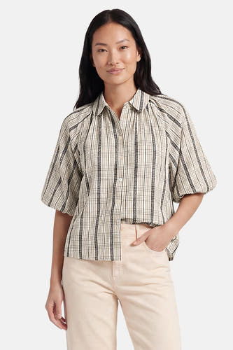 Multicolor blouse met korte mouwen van OBJECT, met beige geruit dessin en donkere strepen, gepofte mouwen en lichte broek.