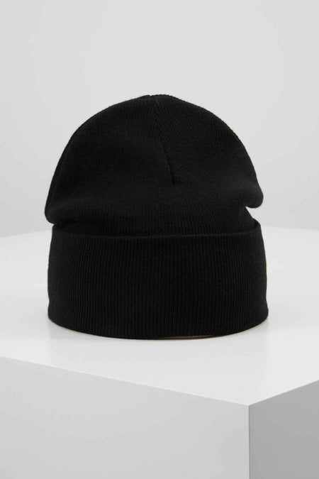 Zwarte muts van Levi's® Accessories, met een fijn gebreide textuur en een omgeslagen rand.

