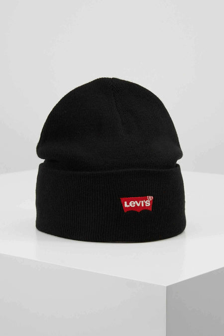 Zwarte muts van Levi's met een rood merklogo op de omslag.
