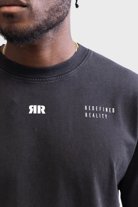 Zwart T-shirt met korte mouwen van REDEFINED REBEL, met witte opdruk "SIR" en "REDEFINED REALITY".