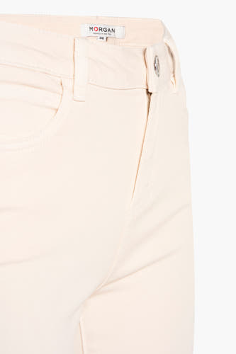 Ecru kleurige broek van Morgan De Toi, met een broekzak en knoopsluiting.