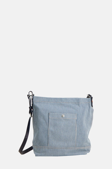 Blauw gestreepte handtas van Levi's® Accessories, met een voorvak en een zwarte schouderband.