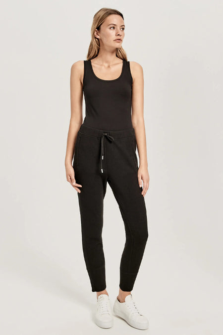 236350601_900 BLACK_1