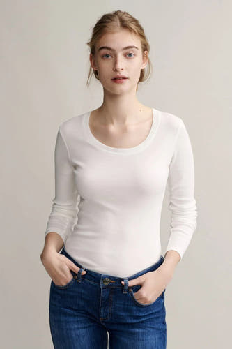 T-shirt blanc à manches longues d'OPUS, modèle ajusté et tissu lisse.