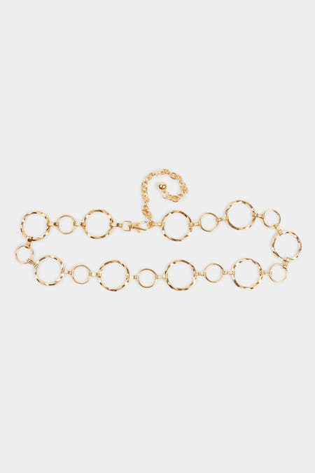 Gouden riem van Morgan De Toi, met schakels in cirkelvorm en verstelbare ketting.