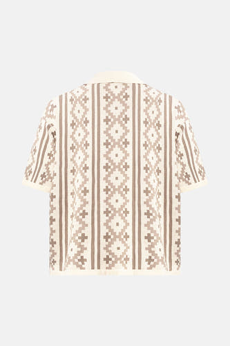Pull écru de REDEFINED REBEL avec motif géométrique marron, manches courtes et col, dos.