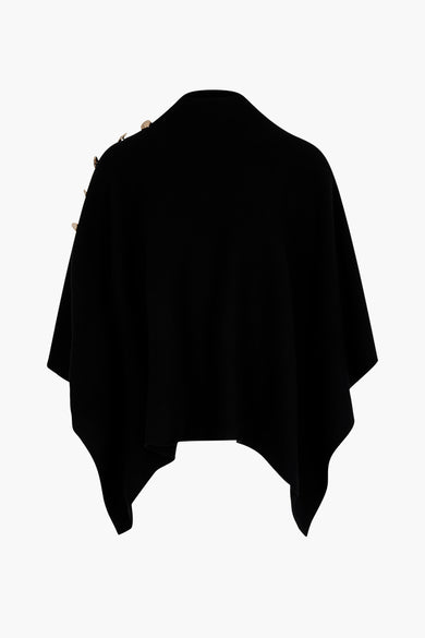 Zwarte poncho van Morgan De Toi met gouden knopen op de schouder, gezien van achteren.