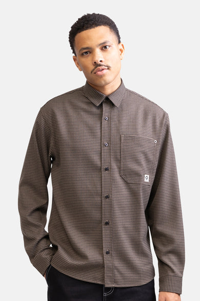 Chemise brune à longues manches de REDEFINED REBEL, avec un fin motif à carreaux et une poche po.