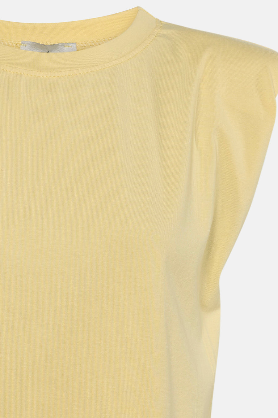Gele korte mouwen t-shirt van Terra di Siena, close-up van bovenkant met ronde hals en fijne stofstructuur