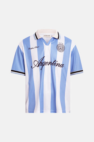 Blauw-wit gestreepte polo van REDEFINED REBEL met 'Argentina' in zwart schreeflettertype en logo op borst, korte mouwen met zwarte bies, front view