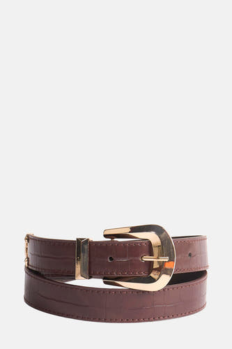 Ceinture brune de Morgan De Toi avec imprimé crocodile et boucle dorée.