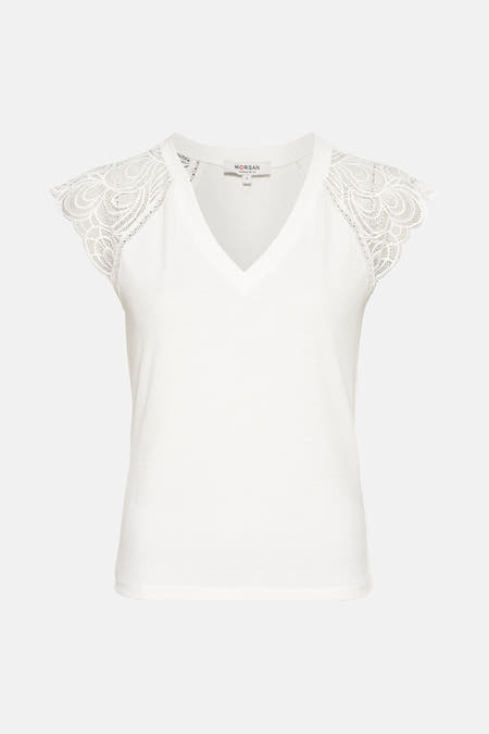 Wit T-shirt met korte mouwen van Morgan de Toi, met kanten details op de mouwen en een v-hals.