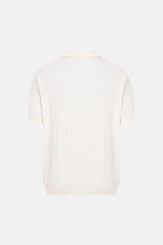 Polo en tricot écru de REDEFINED REBEL avec motif torsadé et manches courtes, dos visible.