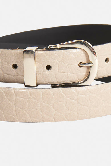 Ecru riem van Legend met een goudkleurige gesp en een croco-effect textuur.
