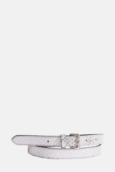 Ceinture d'argent de Legend avec un motif subtil et une boucle argentée.