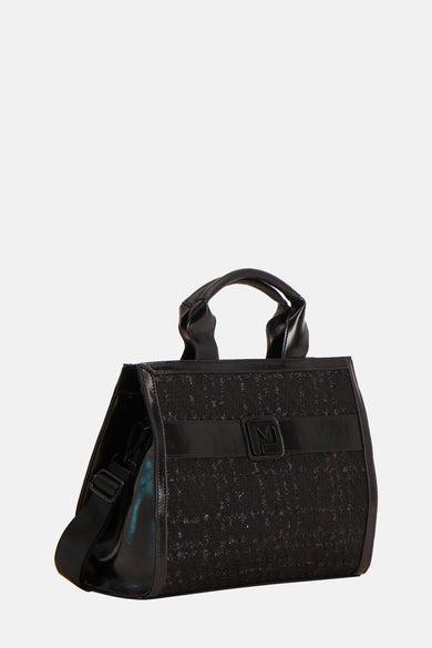 Sac à dos noir de Morgan De Toi avec un motif de carreaux subtilement tissé et des détails en cuir noir.