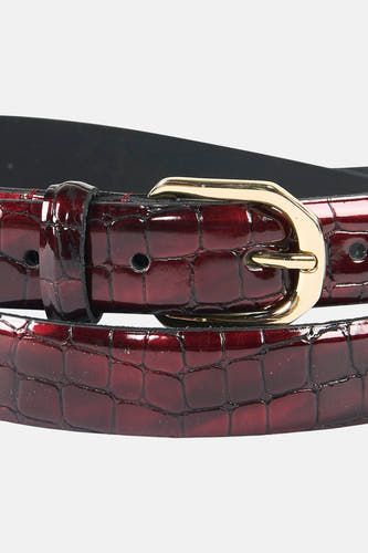 Ceinture rouge de Legend, avec un imprimé croco brillant et une boucle dorée.
