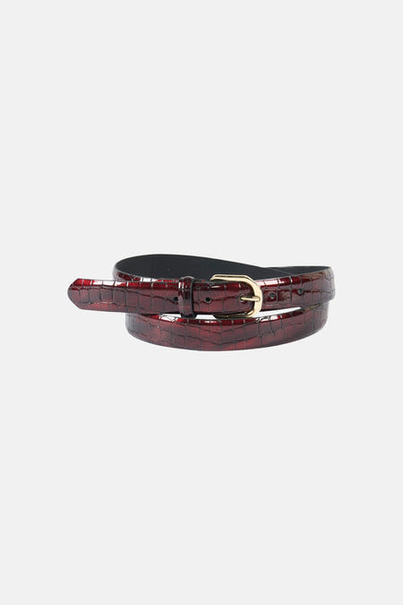 Rode riem van Legend met crocoprint en gouden gesp.