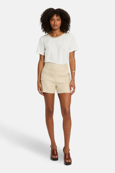 Wit T-shirt met korte mouwen van Morgan De Toi, afgewerkt met een gouden ketting om de hals.
