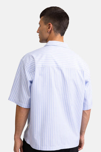 Blauw gestreept korte mouwen overhemd van REDEFINED REBEL, achterkant, witte verticale strepen, casual fit
