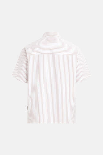 Wit gestreept korte mouwen overhemd van REDEFINED REBEL, achterkant met fijne rode strepen, minimalistisch design