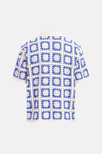 Pull au crochet de couleur crème et bleu de REDEFINED REBEL avec motif à blocs et col, vue arrière.