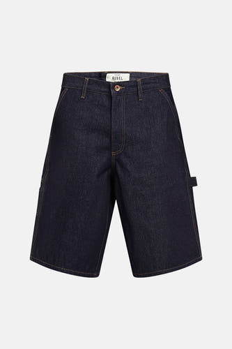 Donkere denim jeansshorts van REDEFINED REBEL, front view met contrasterende naden en zakken, klassieke pasvorm