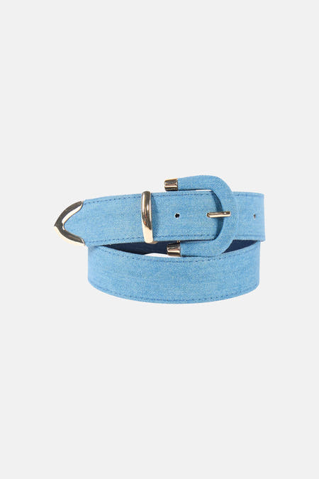 Ceinture bleue Morgan De Toi avec boucle dorée et texture denim.