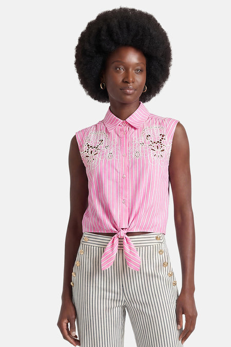 Chemise rose à rayures à manches courtes de Morgan De Toi avec broderie ajourée et ourlet noué.