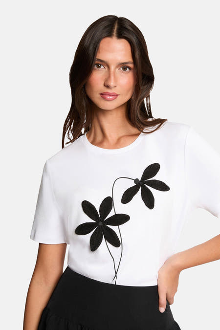 Wit T-shirt met korte mouwen van Morgan De Toi, met zwarte bloem applicaties.