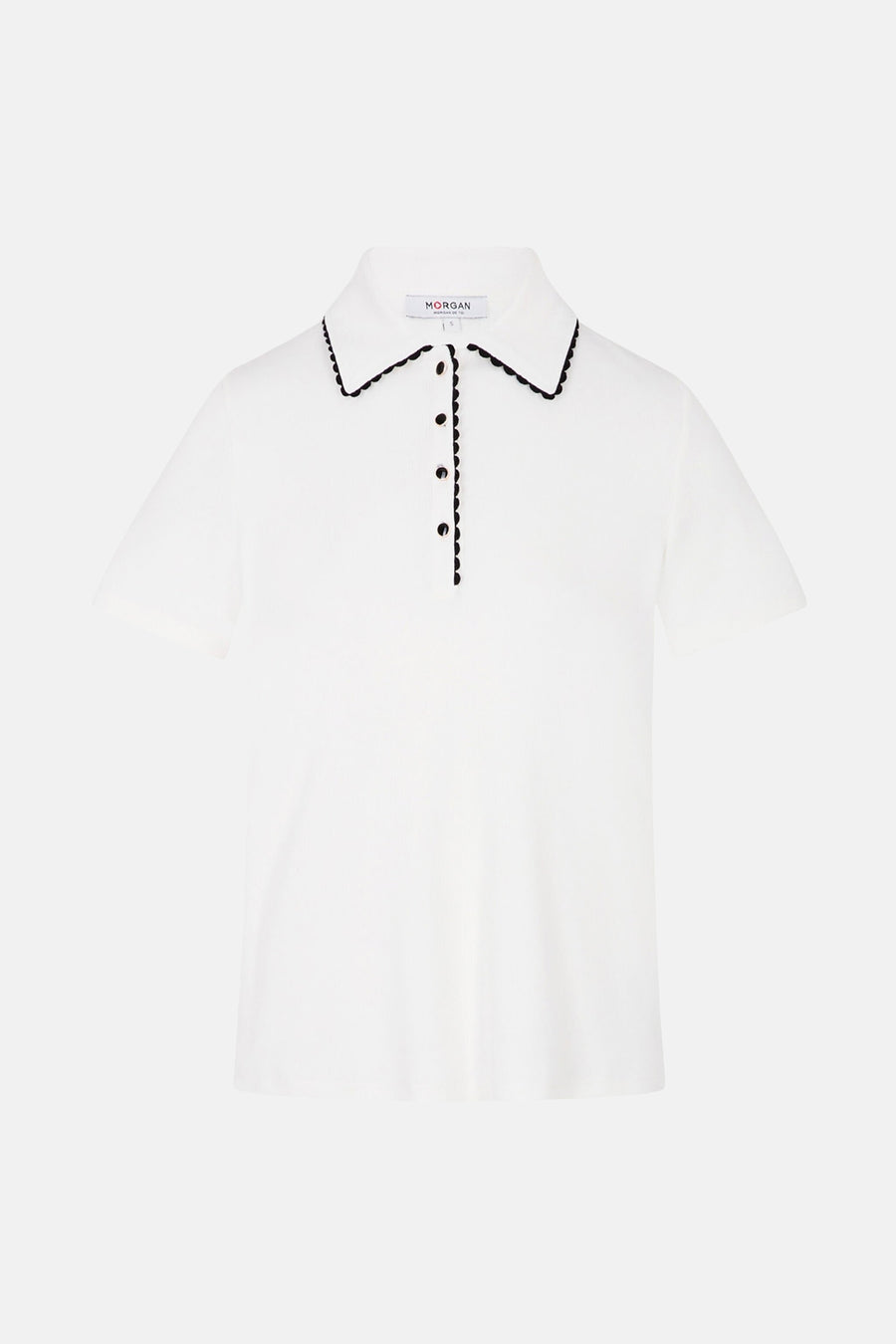 Witte polo met zwarte bies.