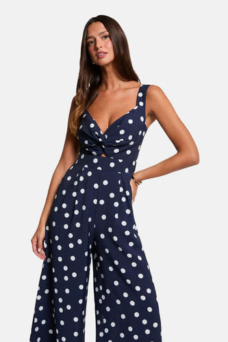 Blauwe jumpsuit met witte stippen van Morgan De Toi, met V-hals, twistdetail en wijde pijpen.