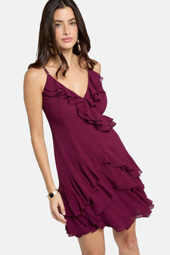 Robe sans manches bordeaux de Morgan De Toi, avec de fines bretelles et une jupe plissée.