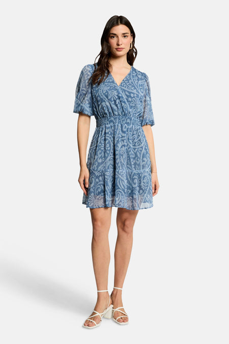 Blauw kleedje met korte mouwen van Morgan De Toi, met paisley-print, een V-hals en elastische taille.