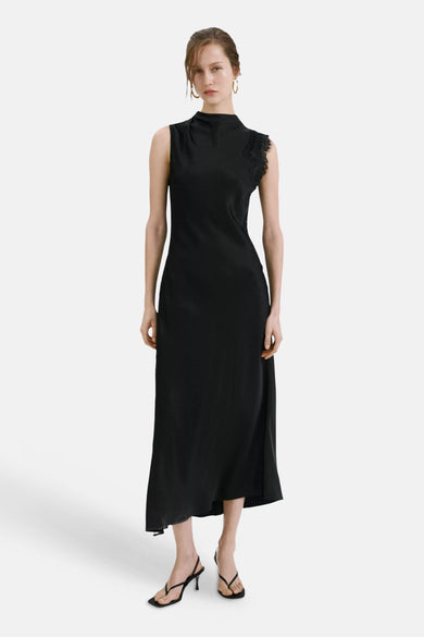 Robe noire sans manches de MANGO avec détail en trou de serrure au dos et finition en dentelle à la fente latérale.