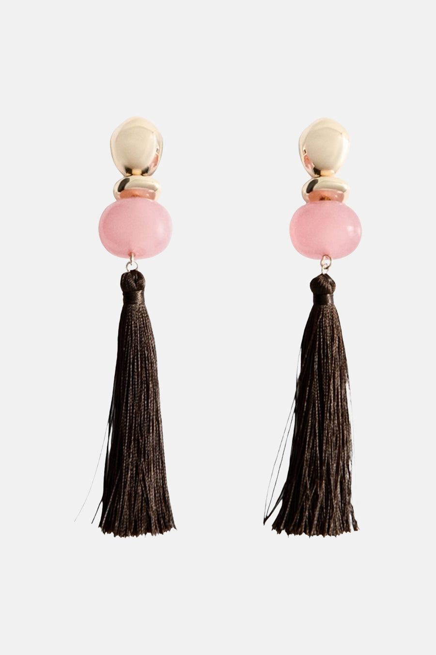 Multicolor oorringen van MANGO met gouden, roze kralen en bruine kwastjes.
