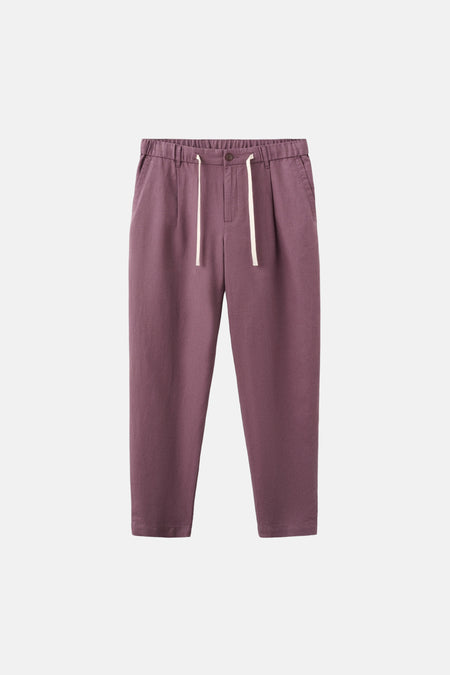 Pantalon violet de MANGO, avec taille élastique et cordons de serrage blancs sur fond blanc.