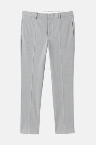 Pantalon de costume gris MANGO, avec des plis à l'avant et une subtile texture.