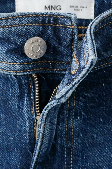 Blauwe, wijde jeans van MANGO met een zilverkleurige knoop en ritssluiting.