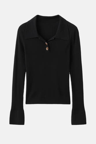 Sweat-shirt noir à col rond de MANGO, avec des manches longues et des boutons.